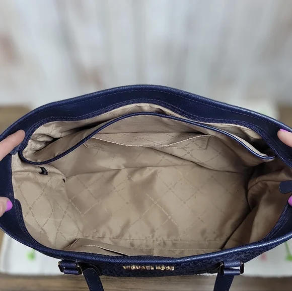 Michael Kors Large Tote - Picture 4 of 6